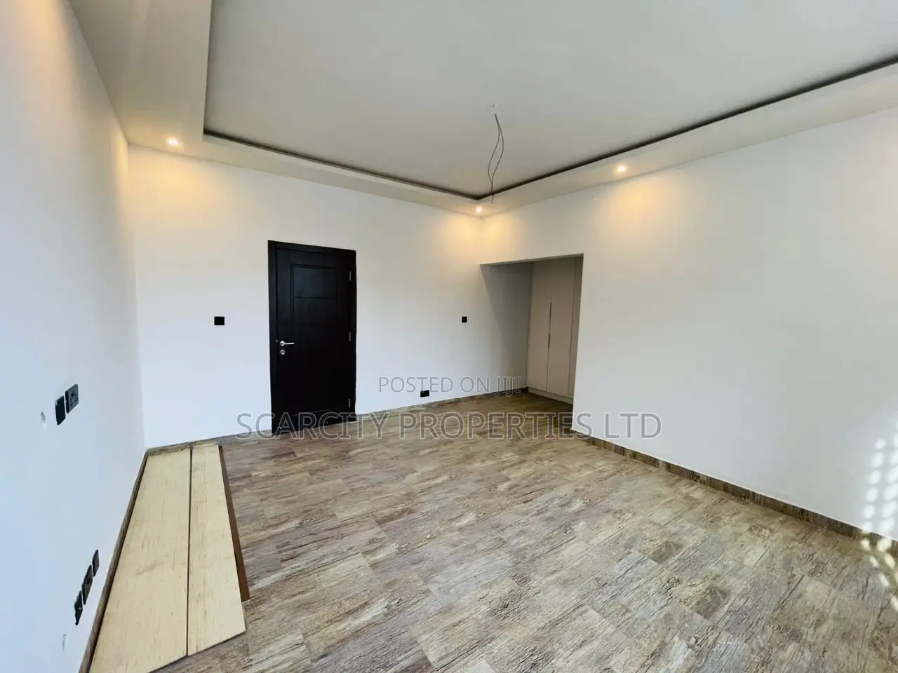5bdrm House in Adenta for sale in Adenta