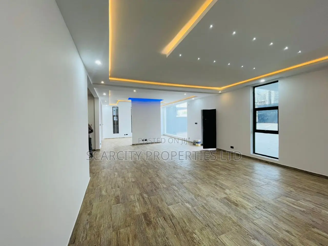 5bdrm House in Adenta for sale in Adenta