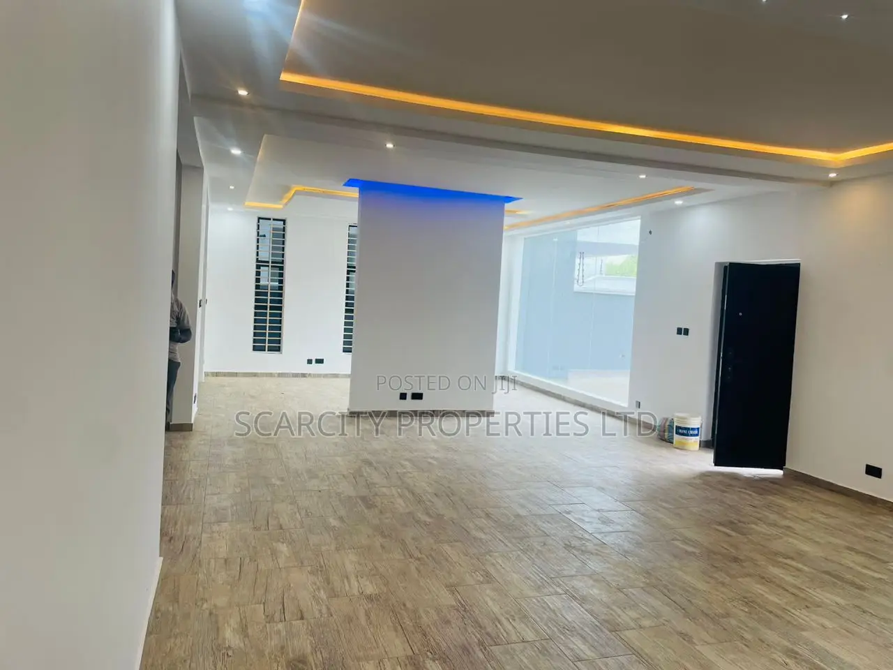 5bdrm House in Adenta for sale in Adenta