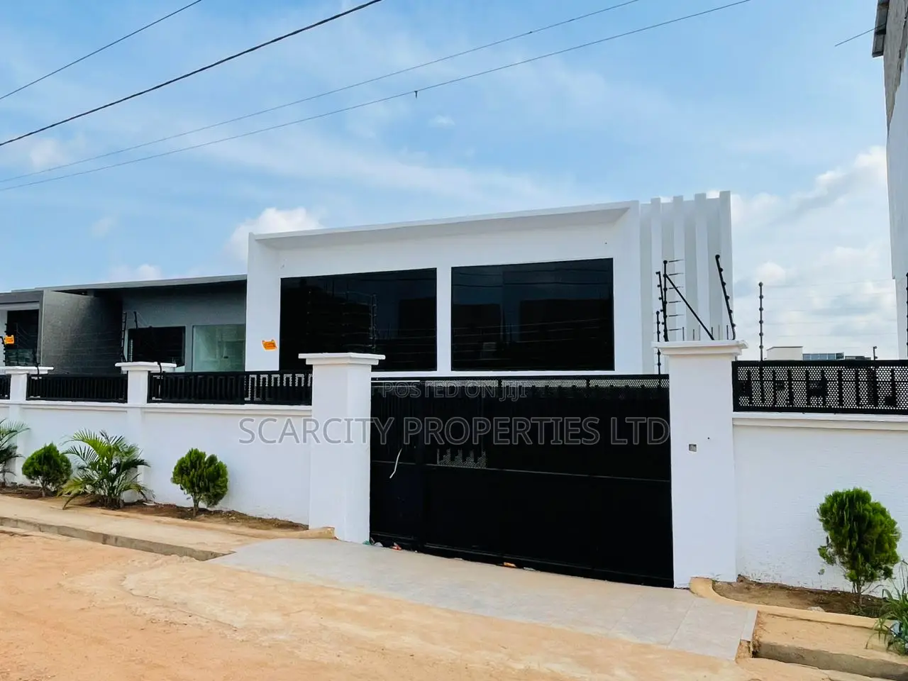 5bdrm House in Adenta for sale in Adenta