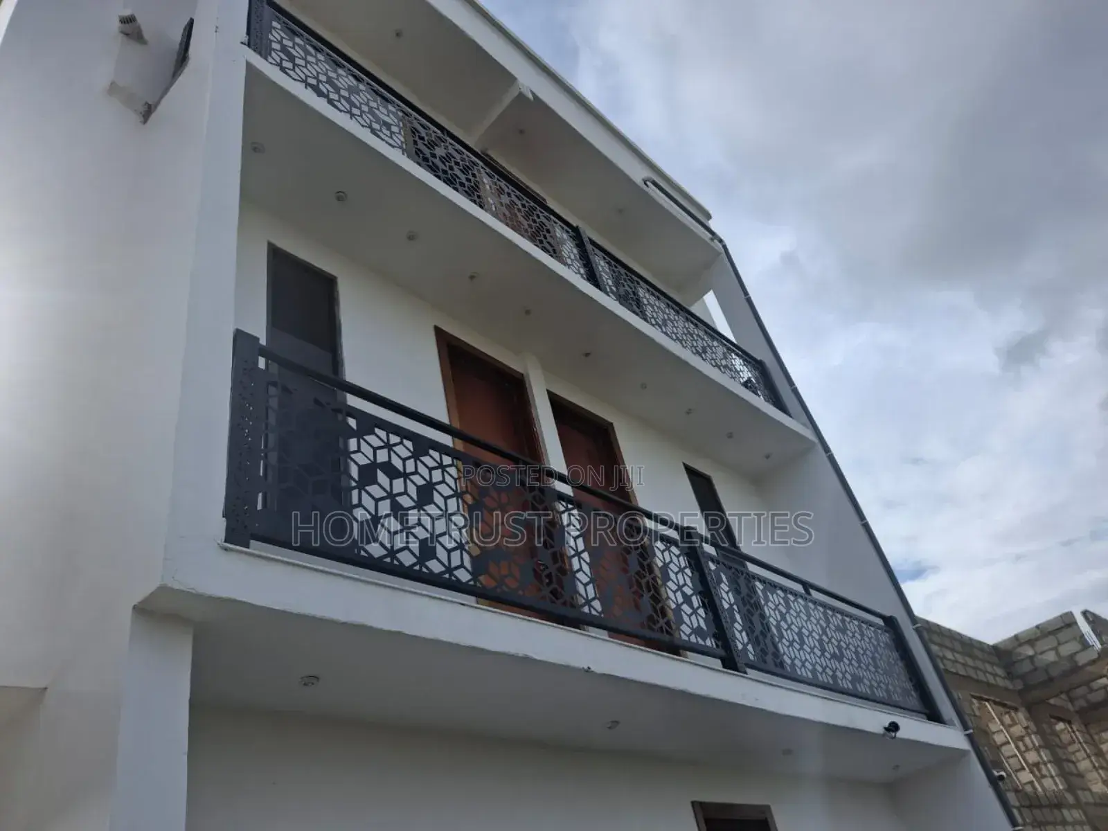 5bdrm Duplex in Hometrust Properties, East Legon for sale in East Legon