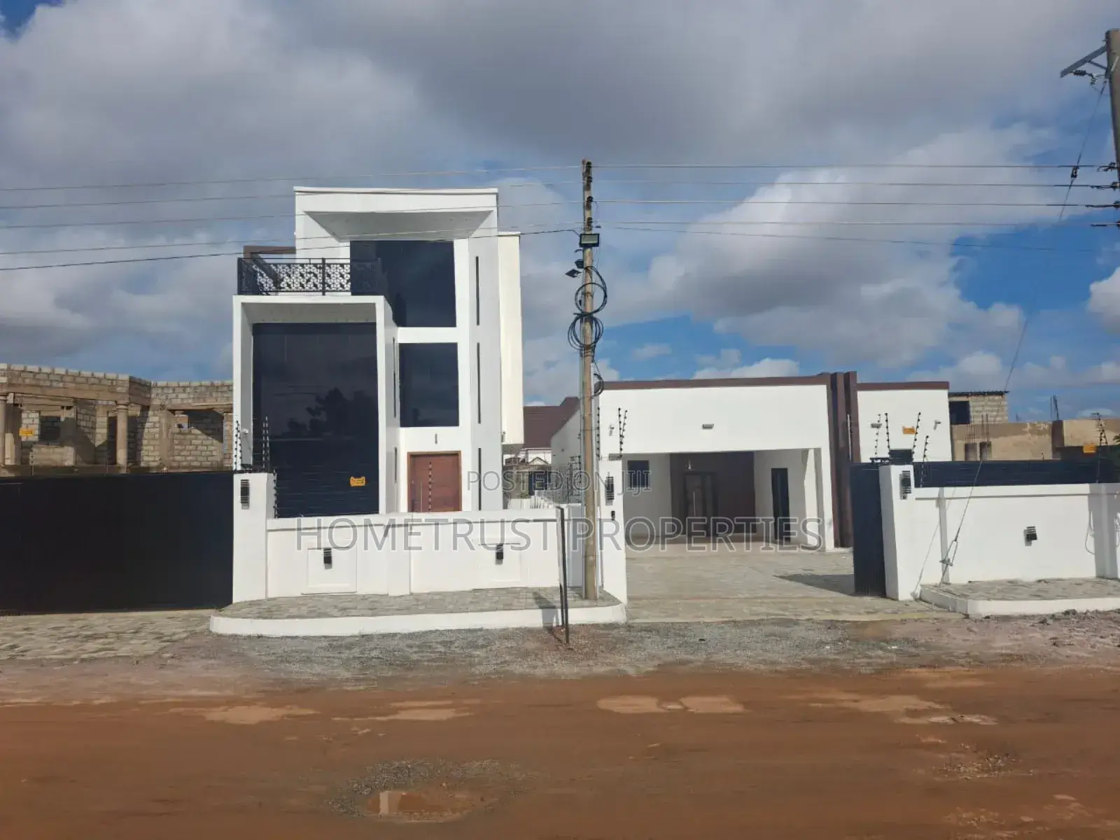 5bdrm Duplex in Hometrust Properties, East Legon for sale in East Legon