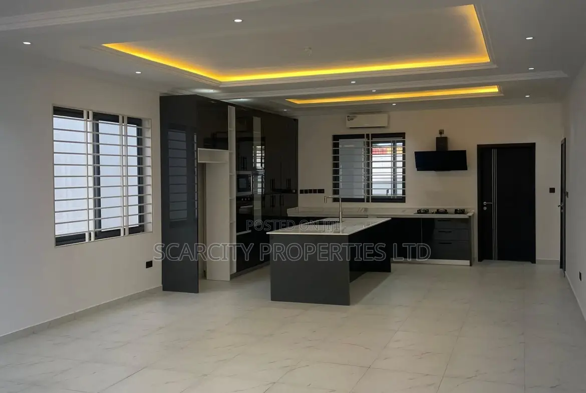 4bdrm House in Adenta for sale in Adenta