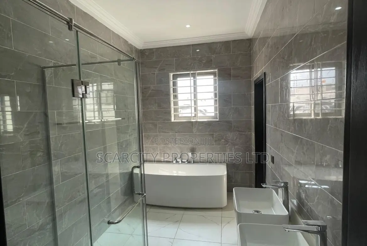 4bdrm House in Adenta for sale in Adenta