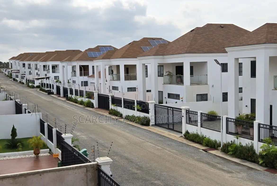 4bdrm House in Adenta for sale in Adenta