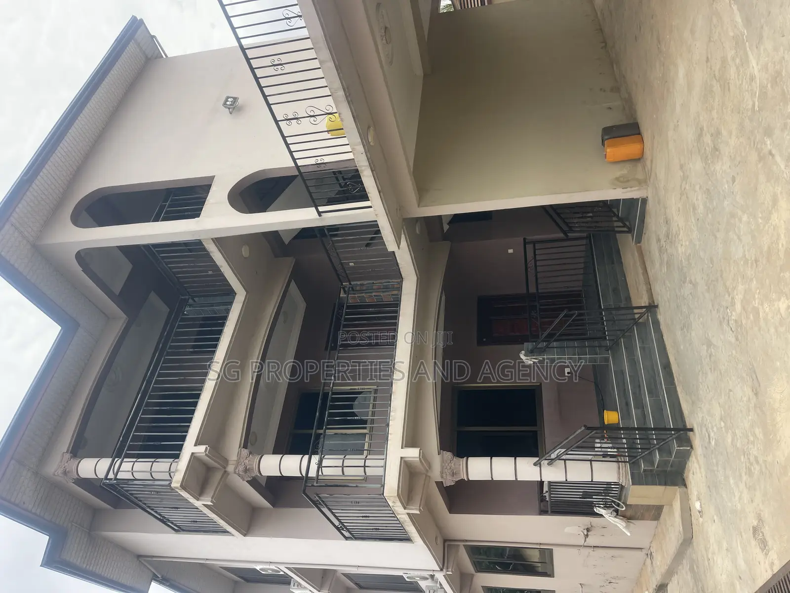 2bdrm Apartment in Lashibi, Sakumono for rent in Sakumono