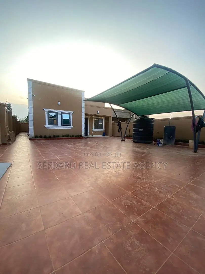 3bdrm House in Adenta for sale in Adenta