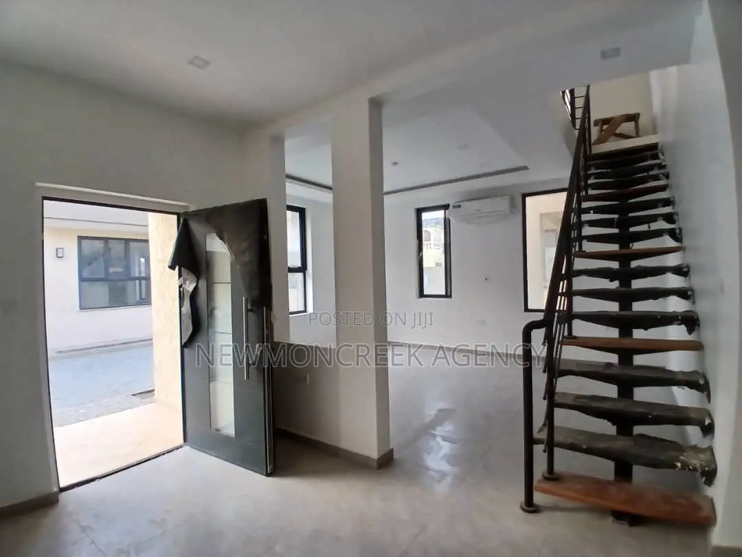 3bdrm Duplex in Adenta Estates, SDA Area for sale in SDA Area