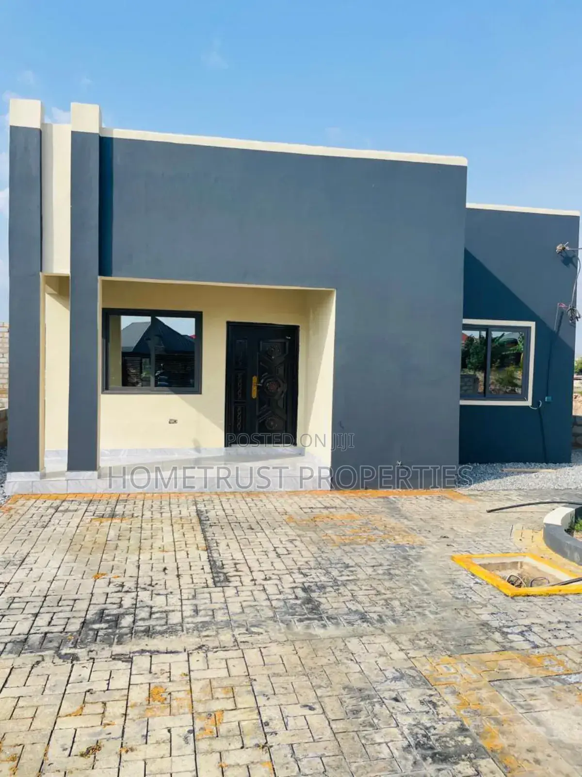 3bdrm Duplex in Hometrust Properties, Ablekuma for sale in Ablekuma