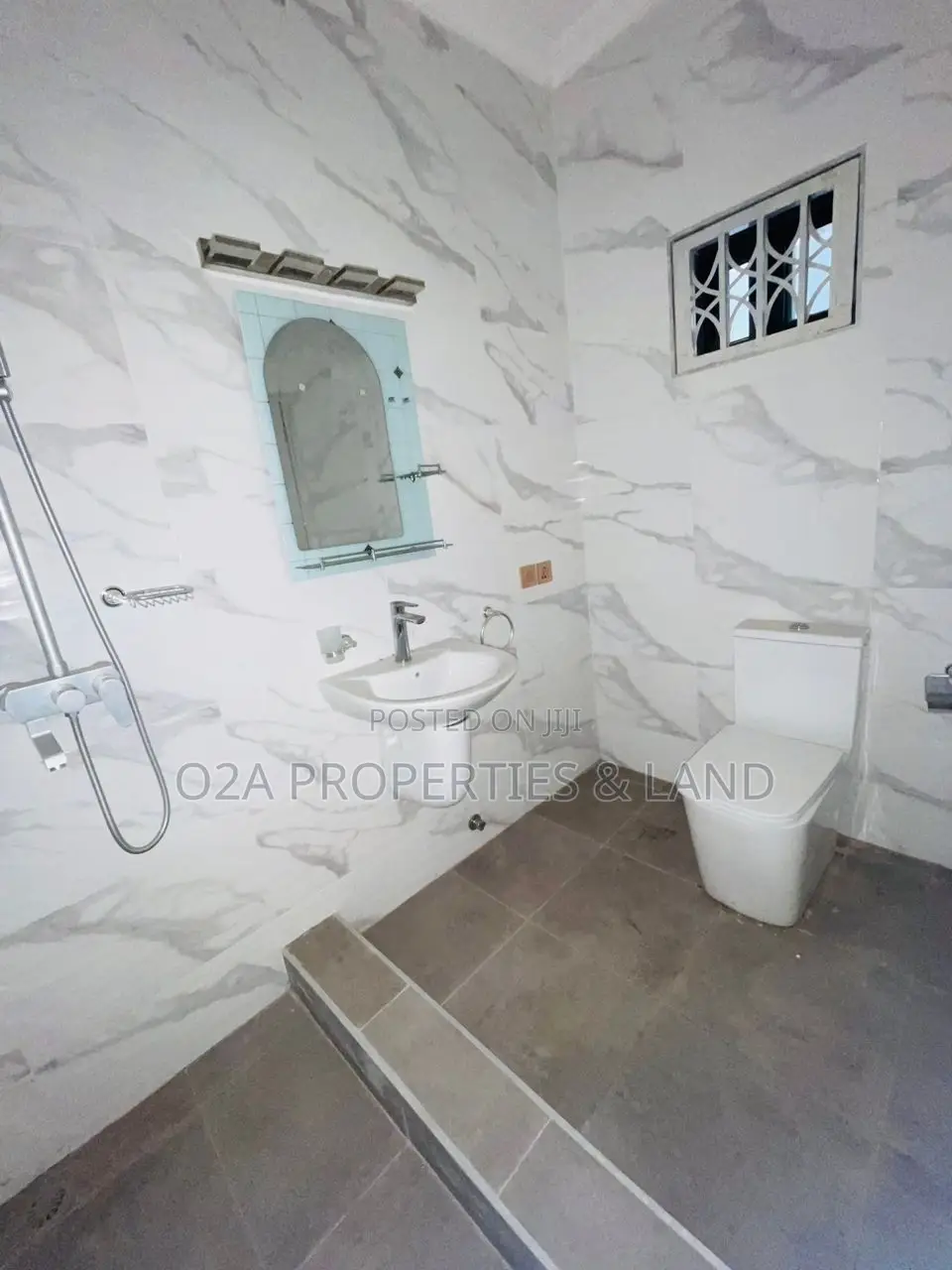 6bdrm House in East Legon La, Bawaleshie for rent in Bawaleshie