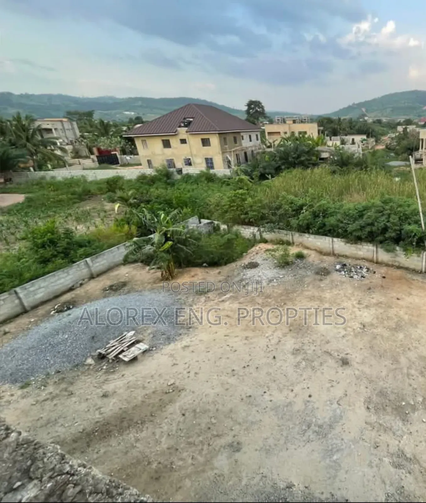 9bdrm Apartment in Uncompleted, Danfa for sale in Danfa