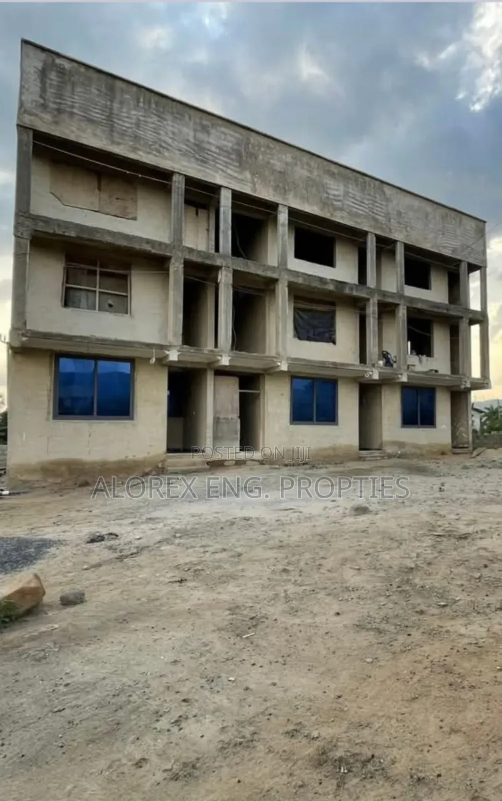 9bdrm Apartment in Uncompleted, Danfa for sale in Danfa