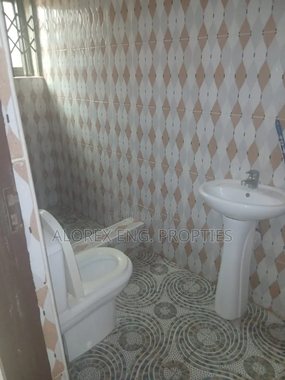 9bdrm Apartment in Uncompleted, Danfa for sale in Danfa