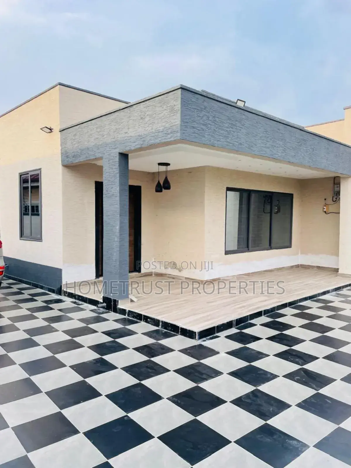 3bdrm Duplex in Hometrust Properties, Ablekuma for sale in Ablekuma