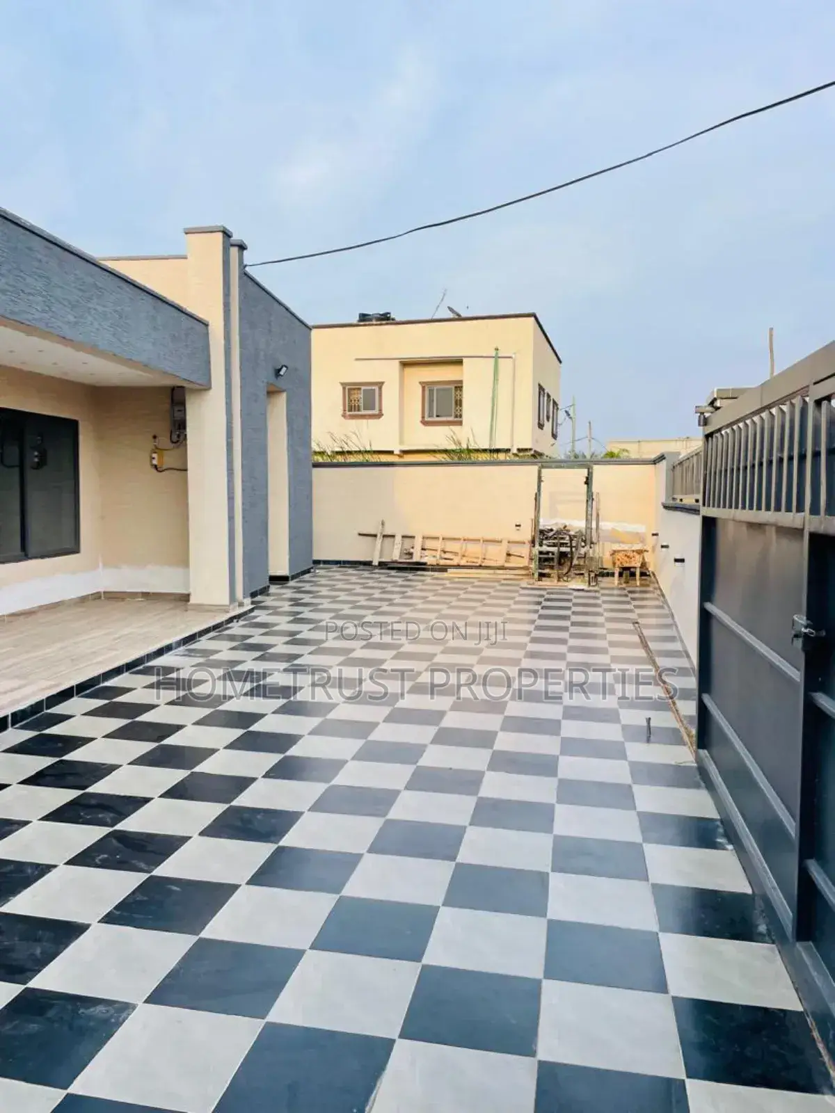 3bdrm Duplex in Hometrust Properties, Ablekuma for sale in Ablekuma