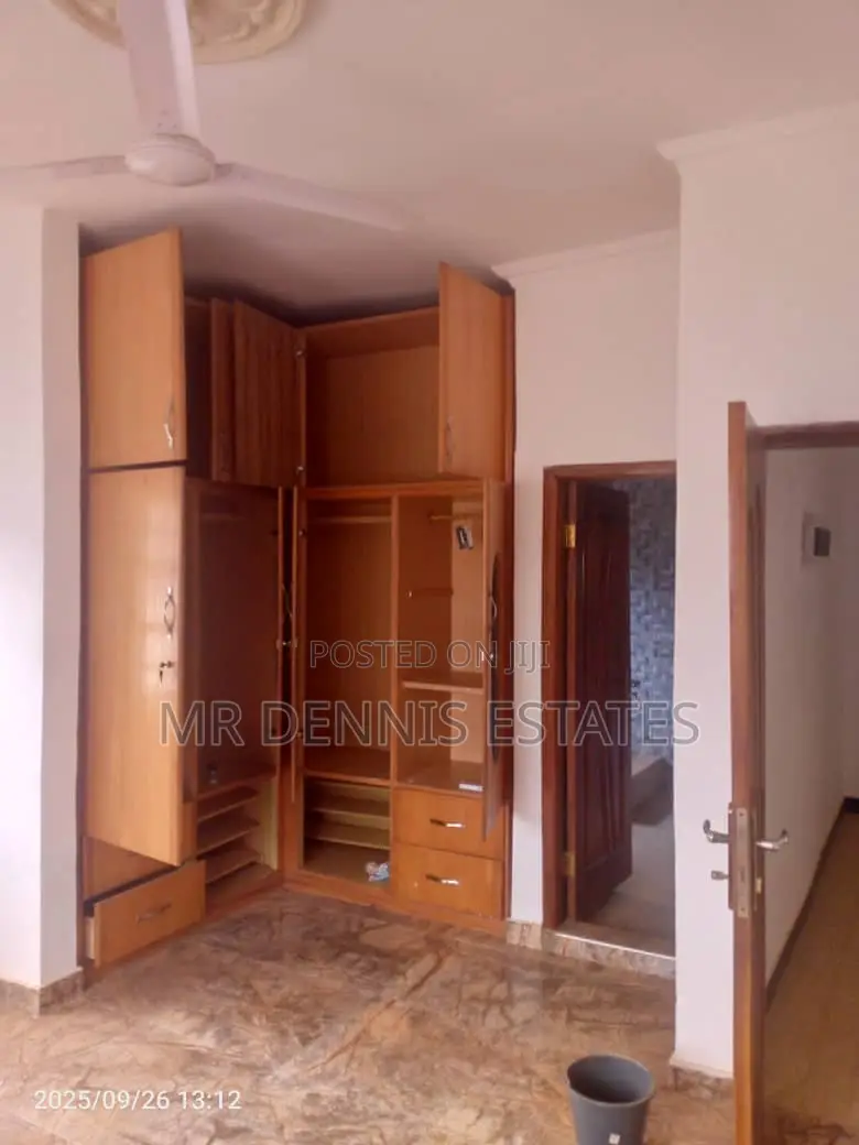 5bdrm House in Westhills Hills Mall for rent in West Hills Mall Area