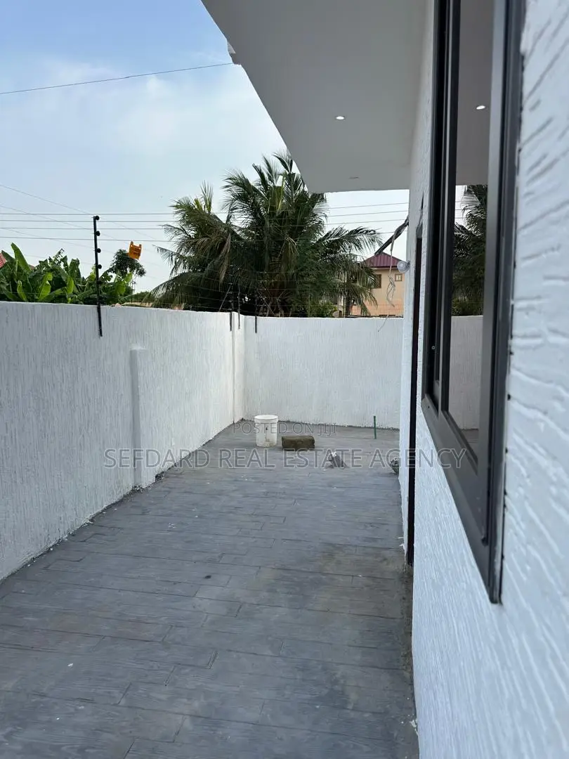 3bdrm Duplex in Ashaley Botwe for sale in Ashaley Botwe
