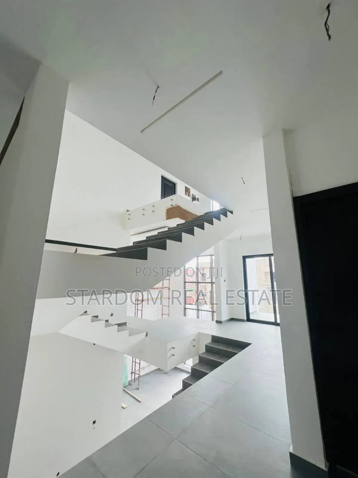 4bdrm Duplex in Adjiringanor, East Legon for sale in East Legon