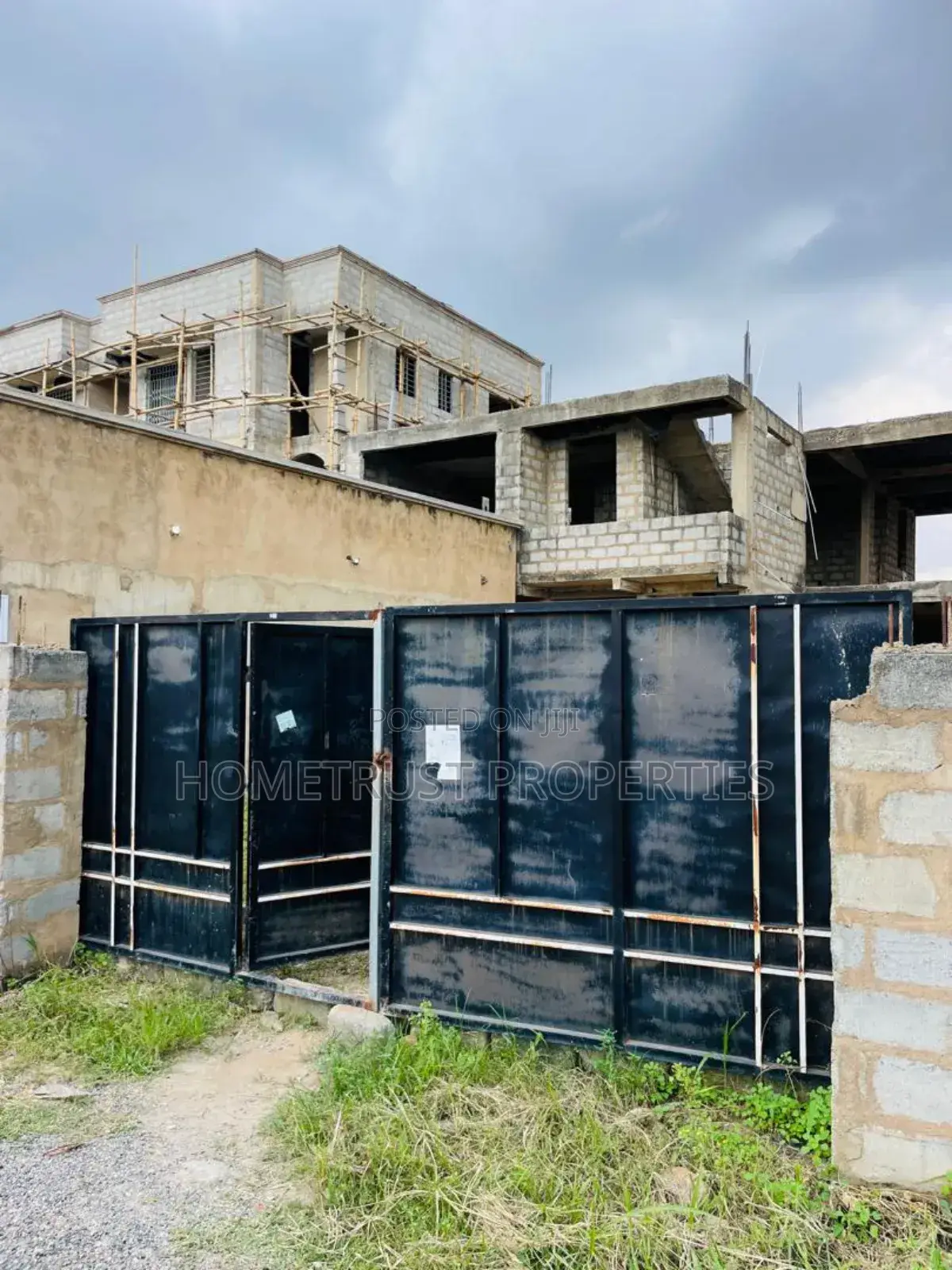 8bdrm Duplex in Home Trust, Ablekuma for sale in Ablekuma