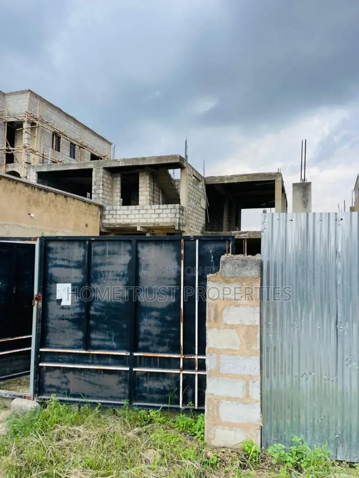 8bdrm Duplex in Home Trust, Ablekuma for sale in Ablekuma