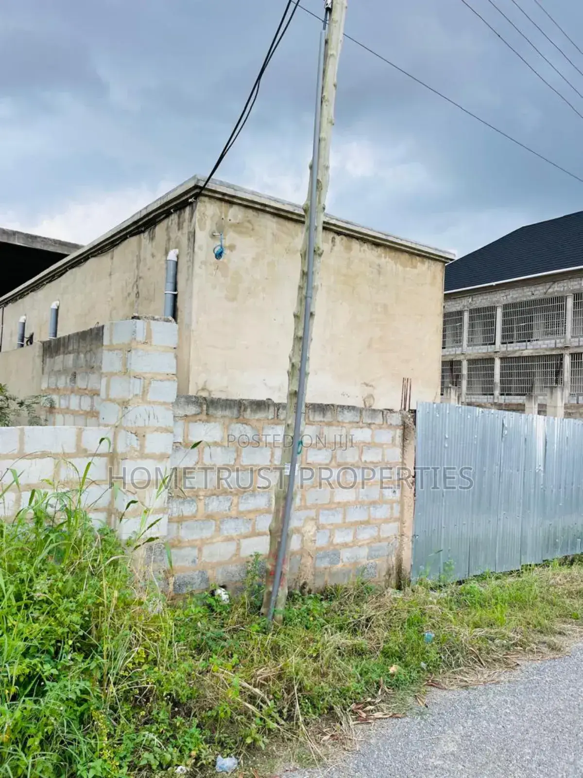 8bdrm Duplex in Home Trust, Ablekuma for sale in Ablekuma