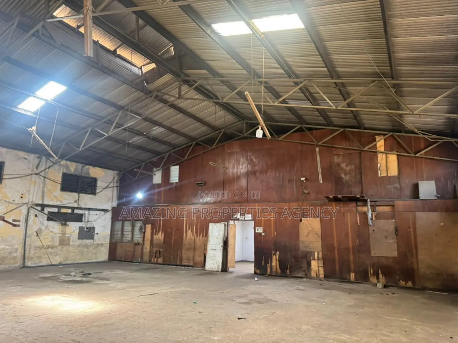 For Rent 800 SQM and 600 SQM Warehouse for Rent at Circle in Circle
