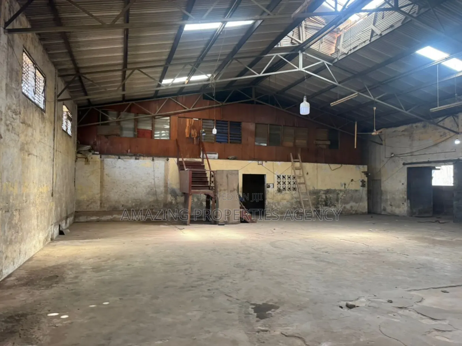 For Rent 800 SQM and 600 SQM Warehouse for Rent at Circle in Circle