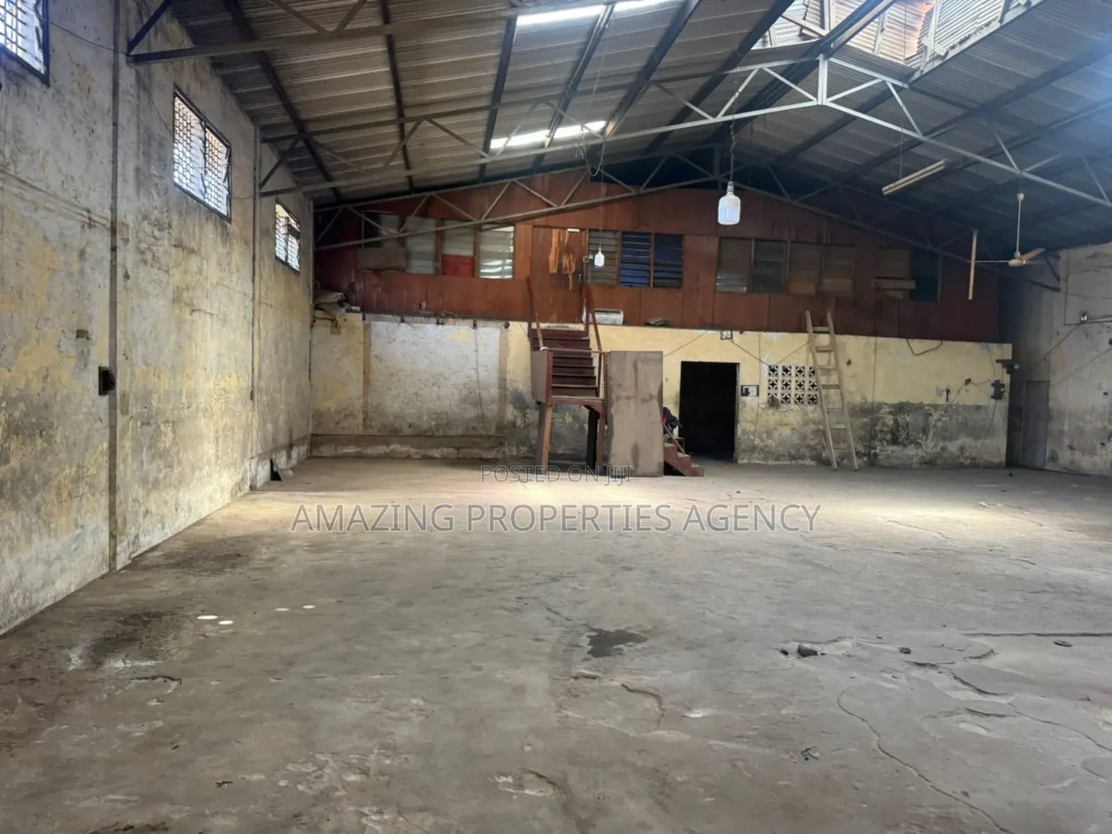 For Rent 800 SQM and 600 SQM Warehouse for Rent at Circle in Circle