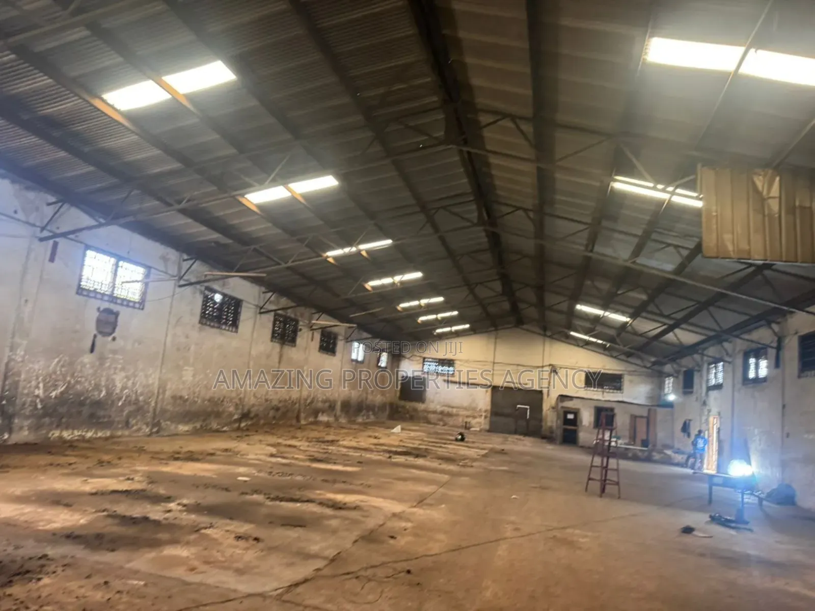 For Rent 800 SQM and 600 SQM Warehouse for Rent at Circle in Circle