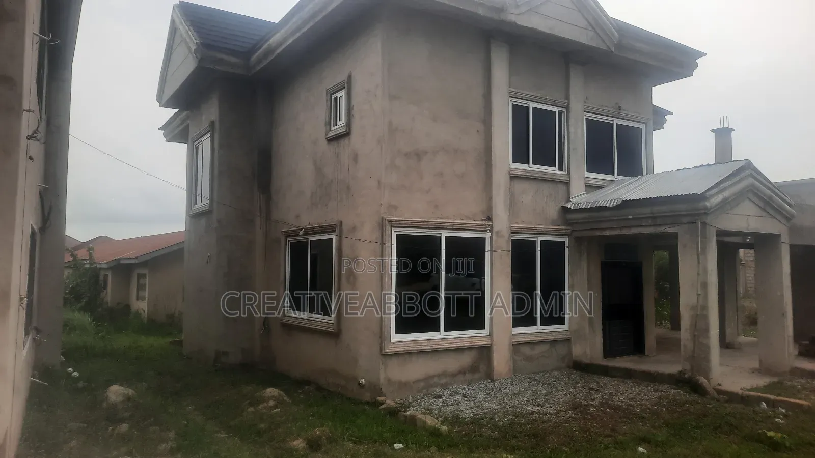 4bdrm Mansion in Highway Close, Gomoa East for sale in Gomoa East