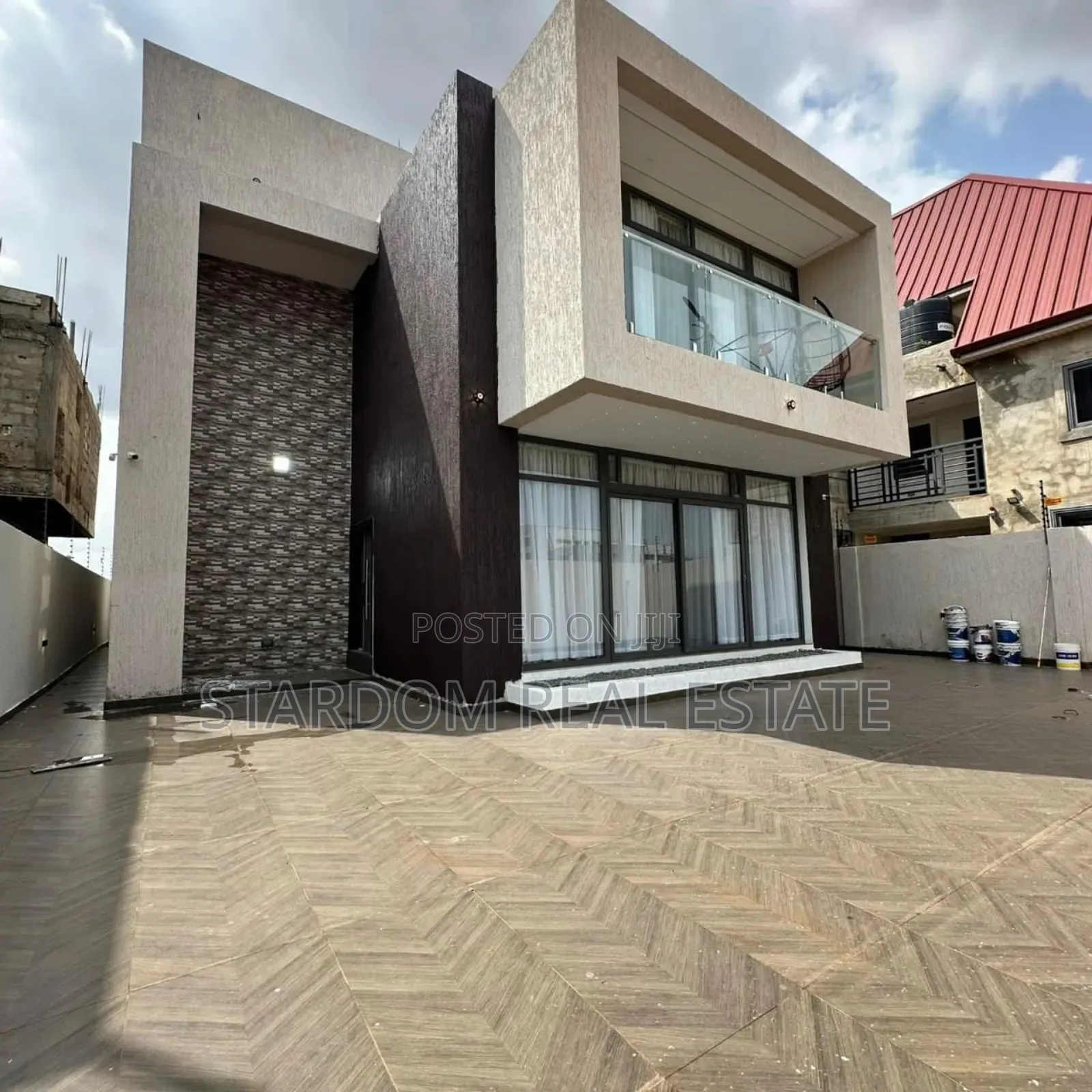 4bdrm Duplex in East Legon Hills for sale in East Legon