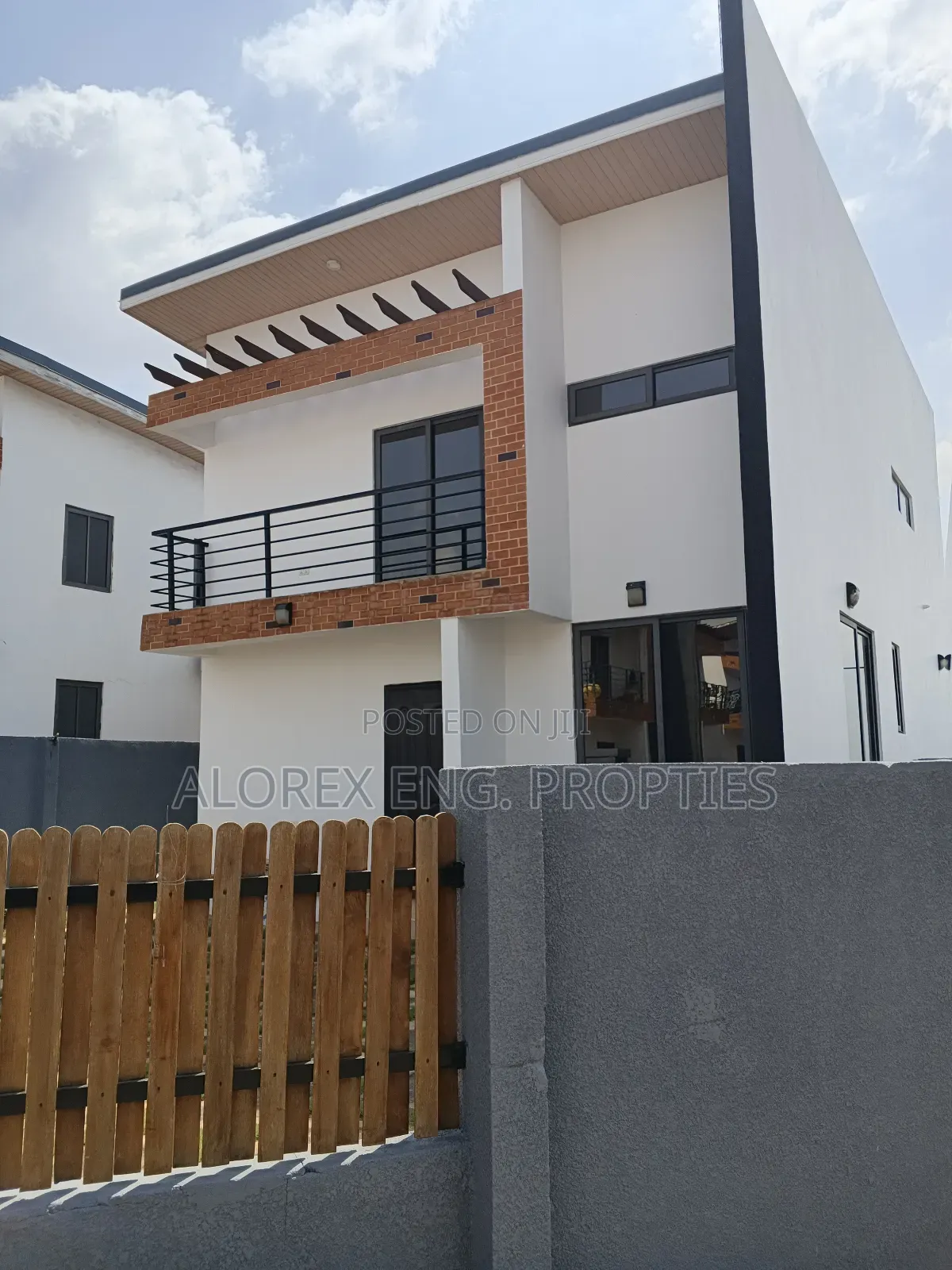 3bdrm House in Amanfro, Adenta for sale in Adenta
