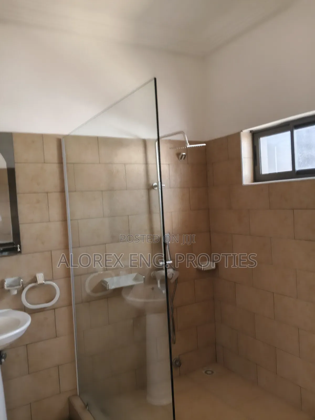 3bdrm House in Amanfro, Adenta for sale in Adenta