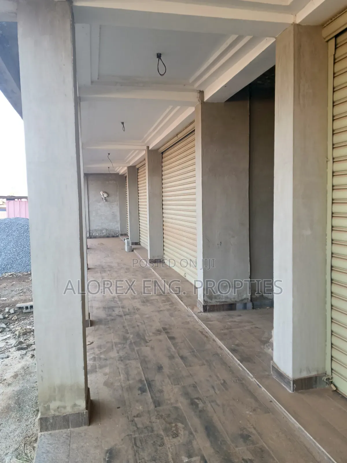 Shop for Rent at Fafraha in Frafraha