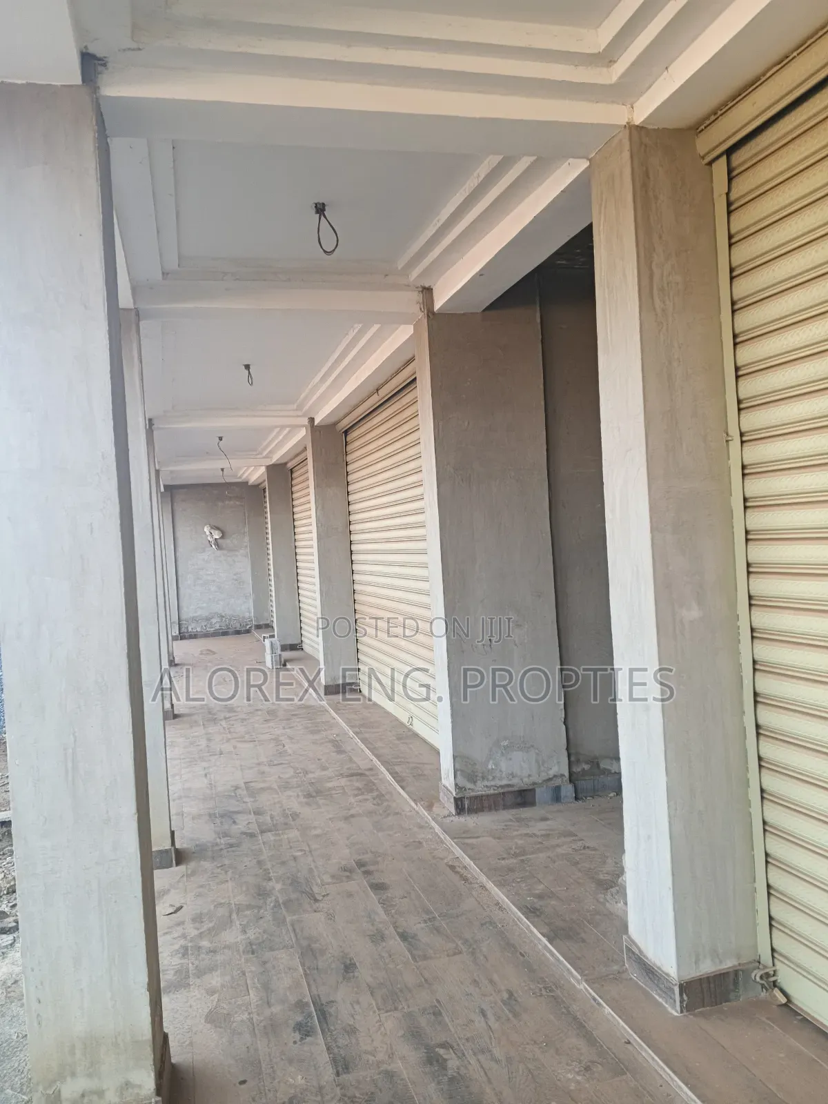 Shop for Rent at Fafraha in Frafraha