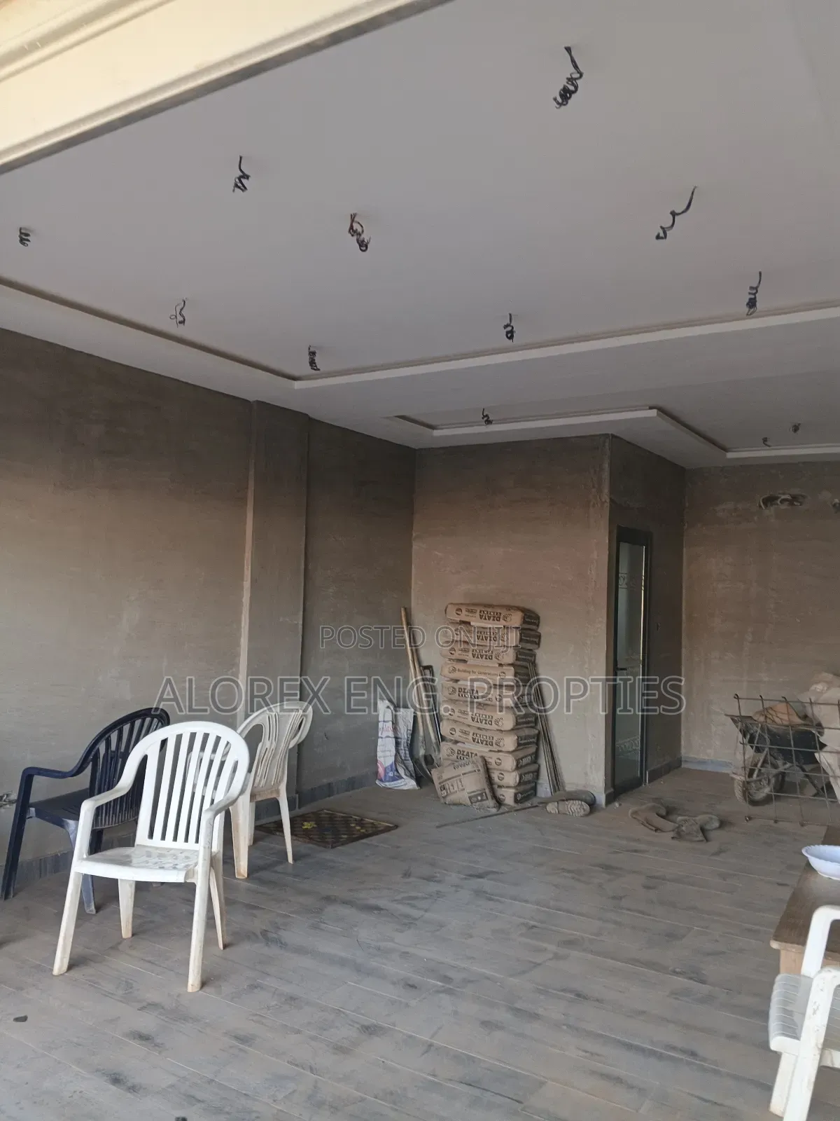 Shop for Rent at Fafraha in Frafraha