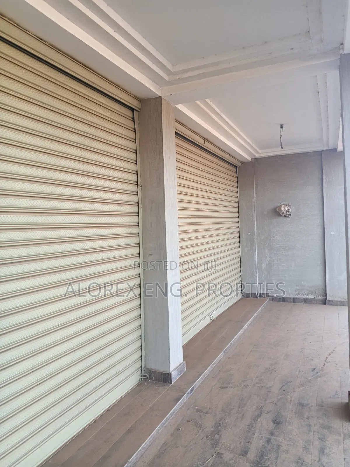 Shop for Rent at Fafraha in Frafraha