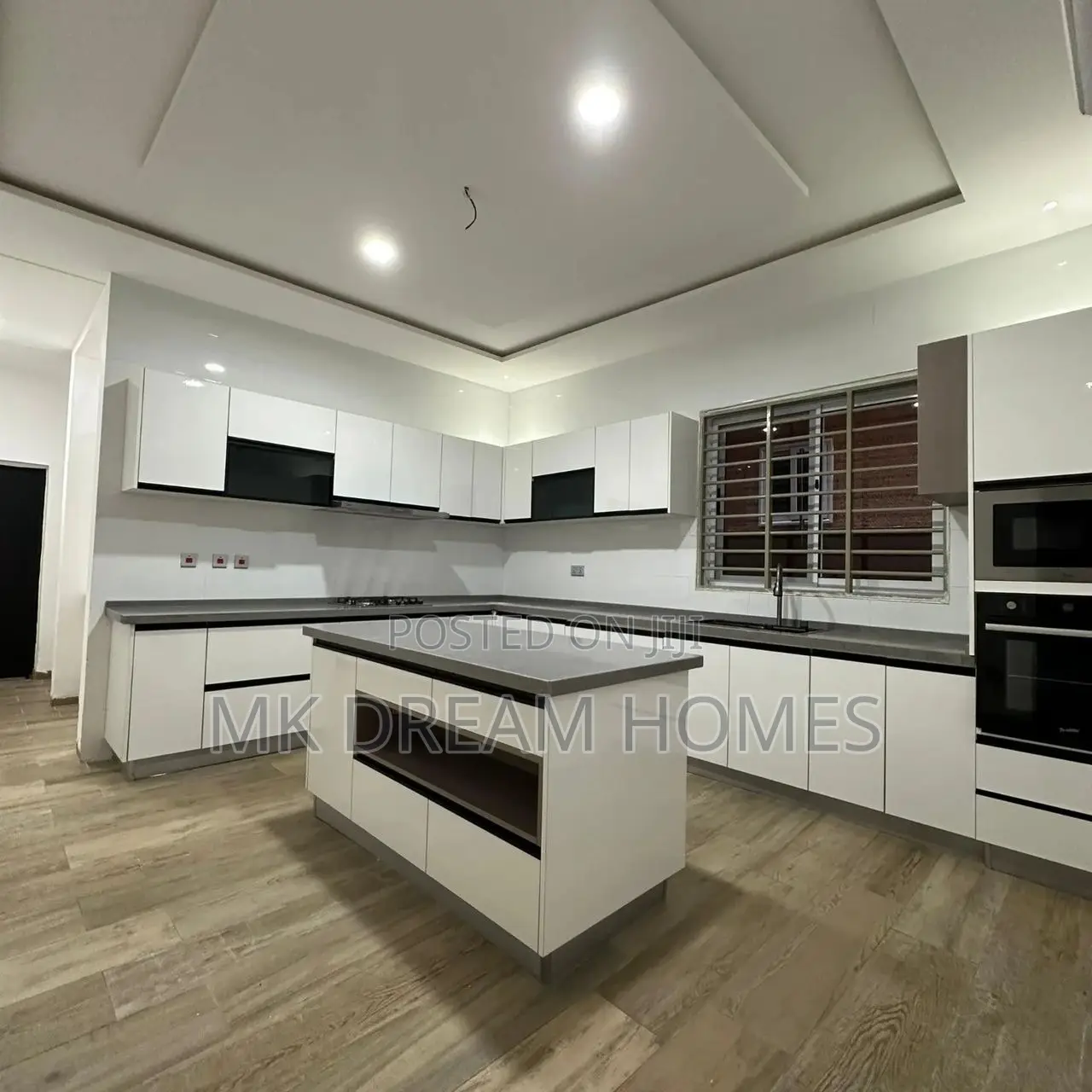 5bdrm Duplex in Lake Side Estate for sale in Lake Side Estate