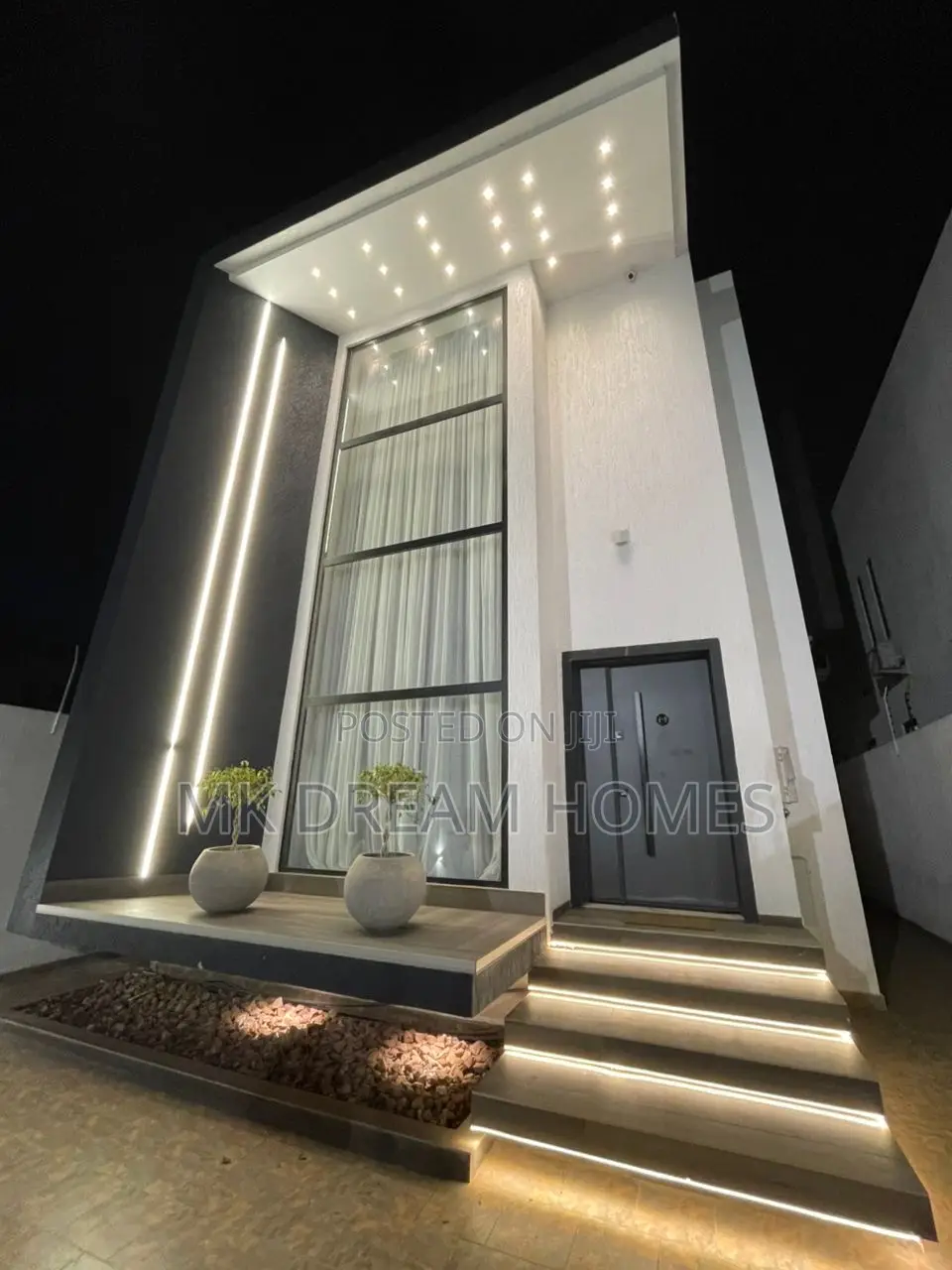 Furnished 4bdrm Mansion in School Junction for rent in School Junction
