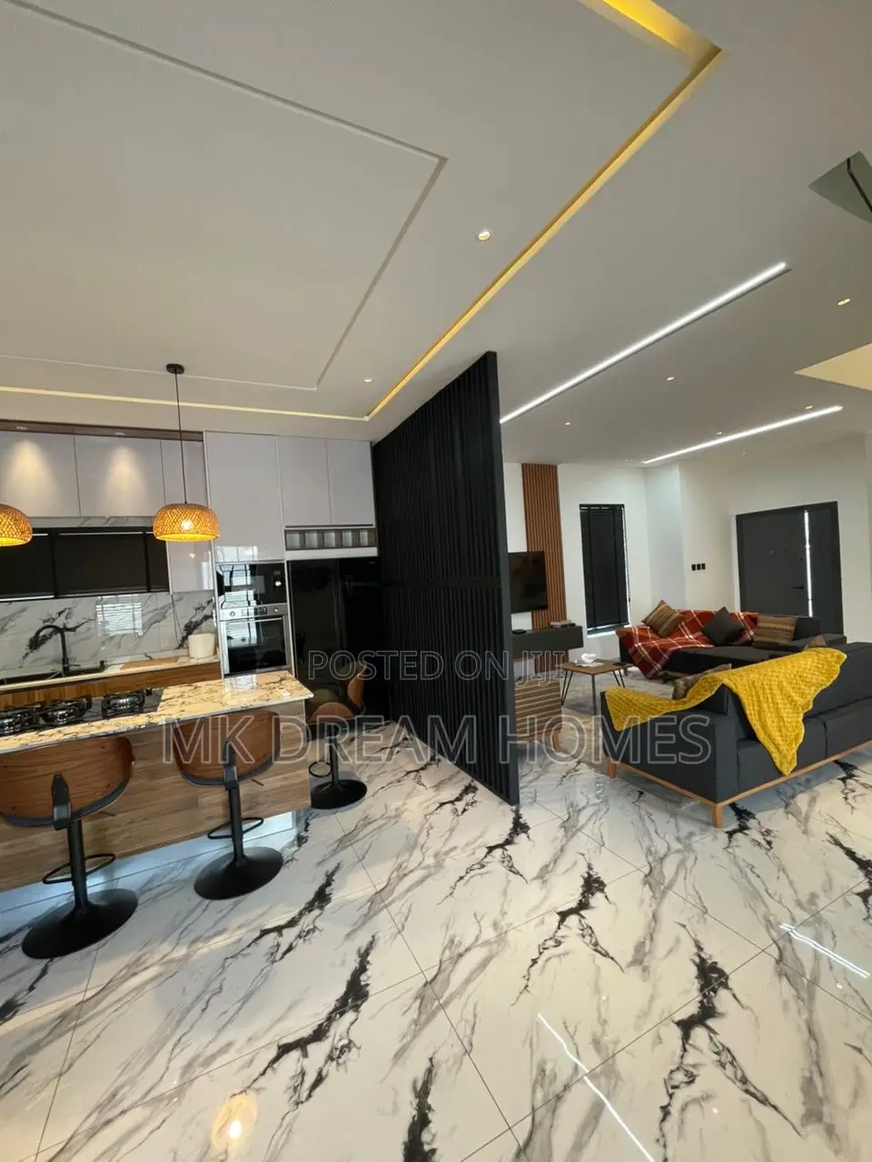 Furnished 4bdrm Mansion in School Junction for rent in School Junction