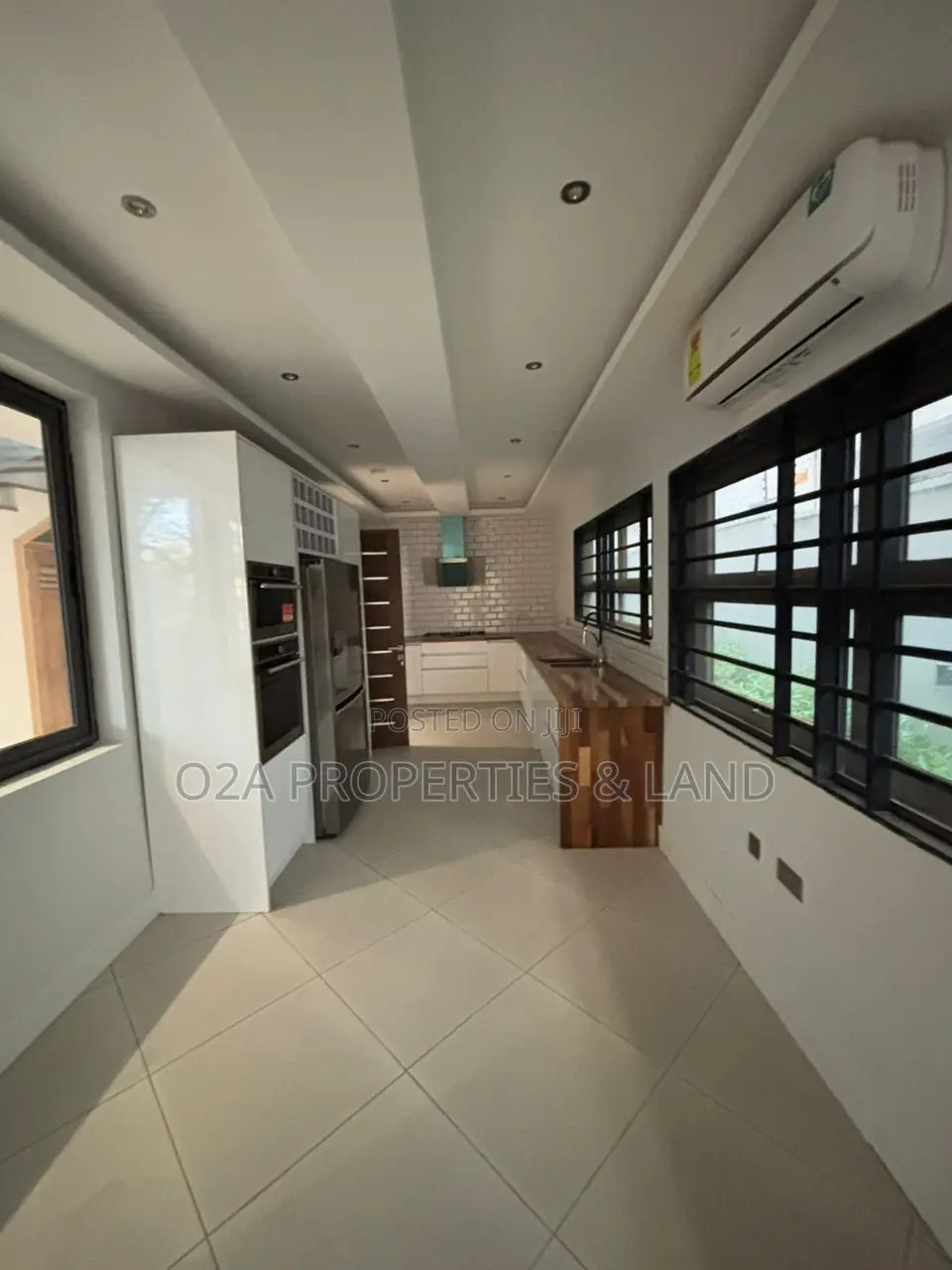 4bdrm House in East Airport for sale in Airport Residential Area