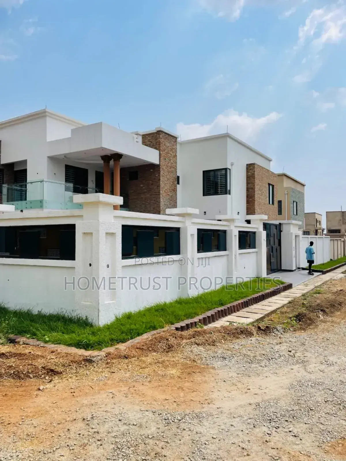 5bdrm Duplex in Hometrust Properties, East Legon for sale in East Legon
