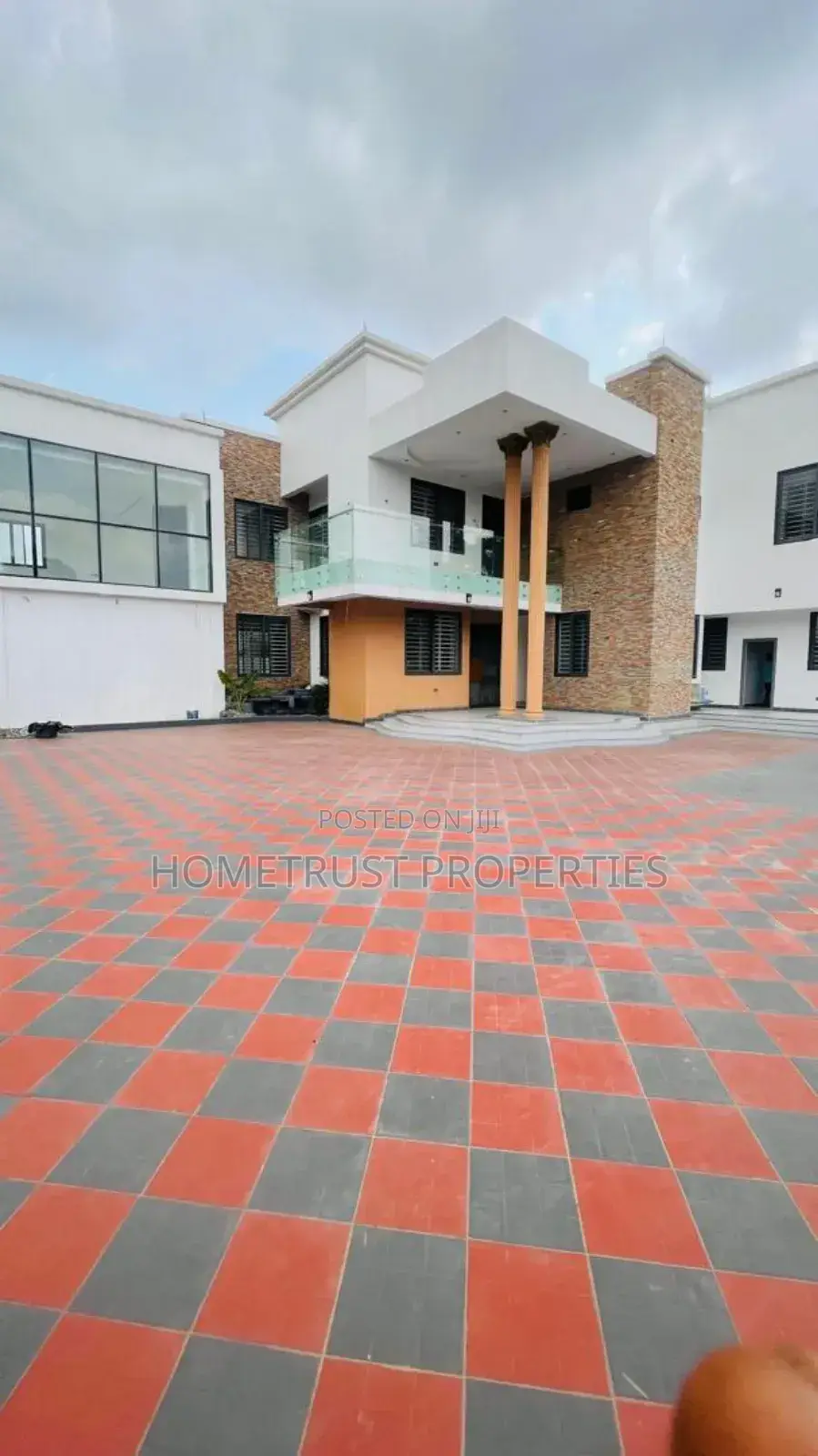 5bdrm Duplex in Hometrust Properties, East Legon for sale in East Legon