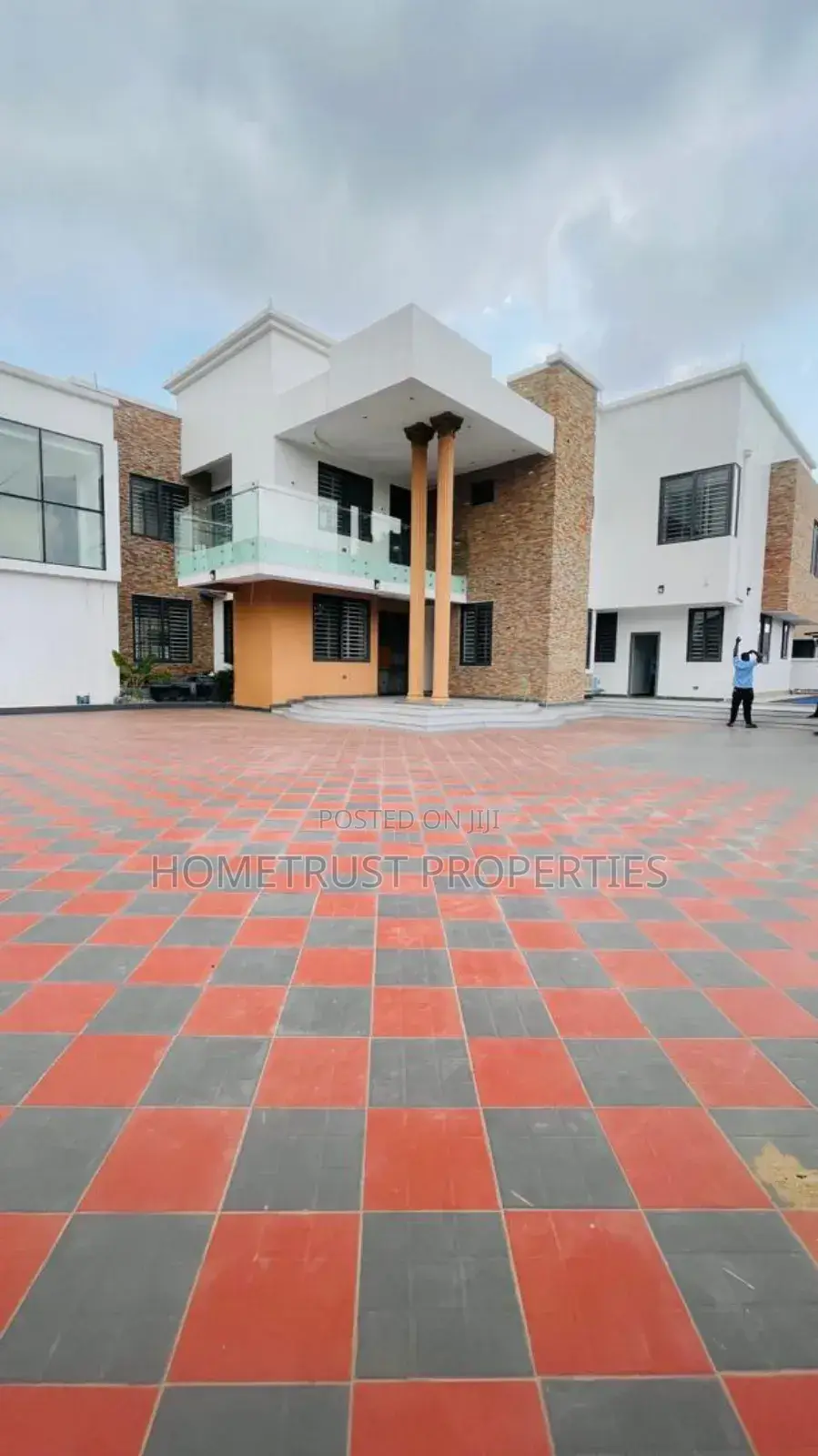 5bdrm Duplex in Hometrust Properties, East Legon for sale in East Legon