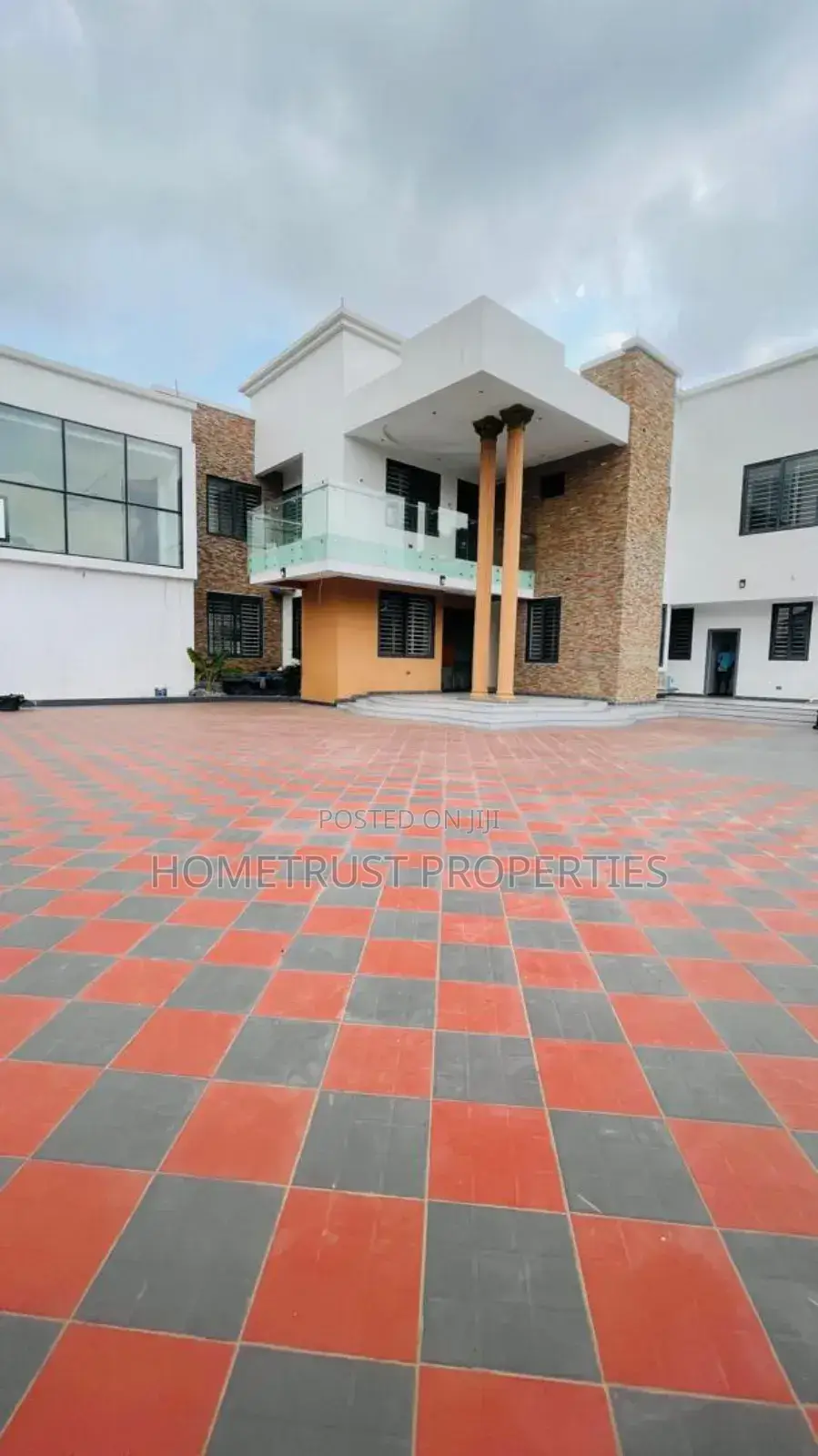 5bdrm Duplex in Hometrust Properties, East Legon for sale in East Legon