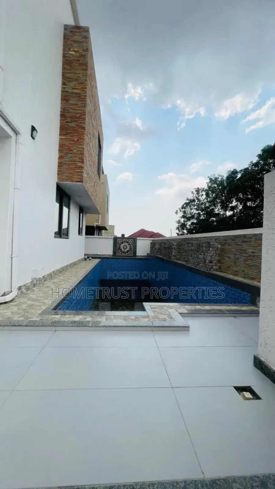 5bdrm Duplex in Hometrust Properties, East Legon for sale in East Legon