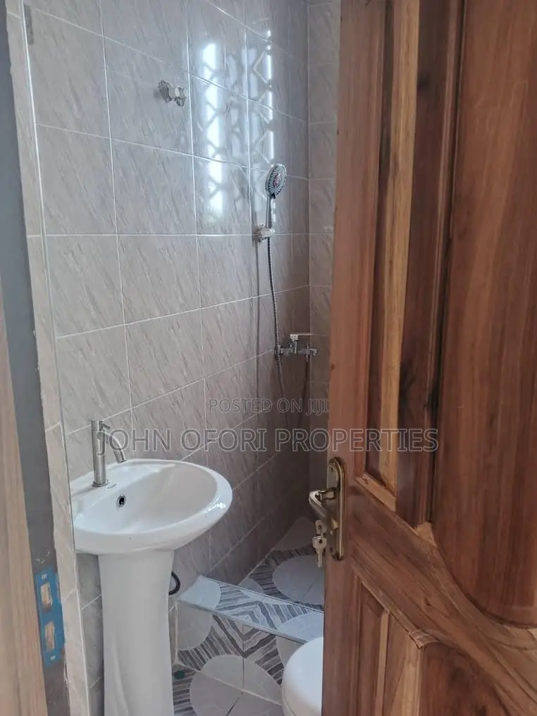 2bdrm Apartment in Ayeduase K 5 Juncion, Kumasi Metropolitan for rent in Kumasi Metropolitan