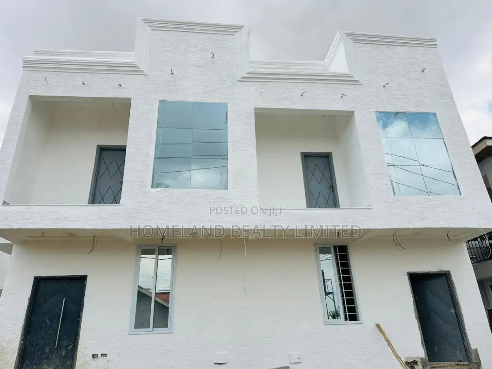 2bdrm Duplex in School Junction, Ashaley Botwe for sale in Ashaley Botwe