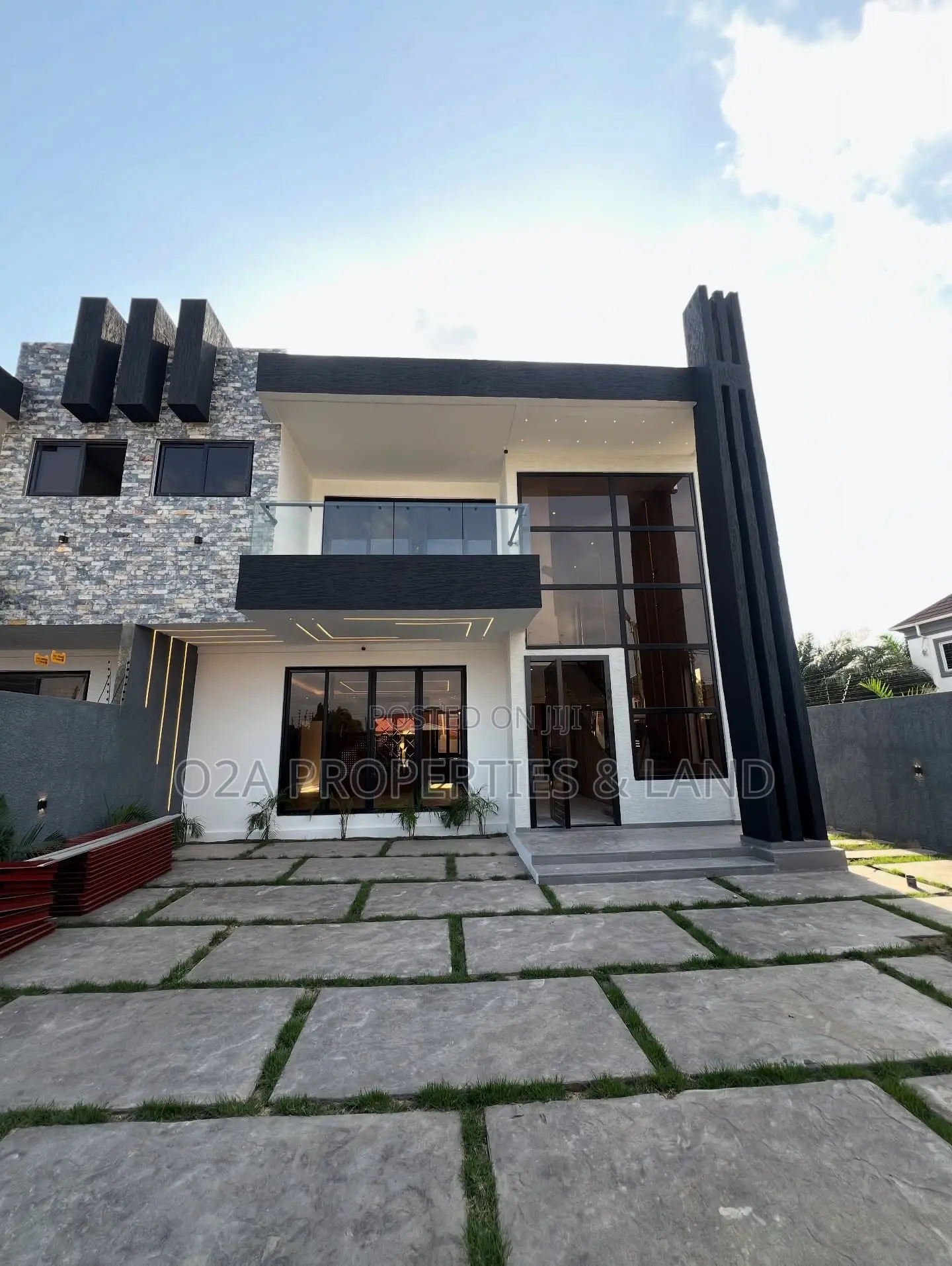 4bdrm House in East Legon – for sale in American House