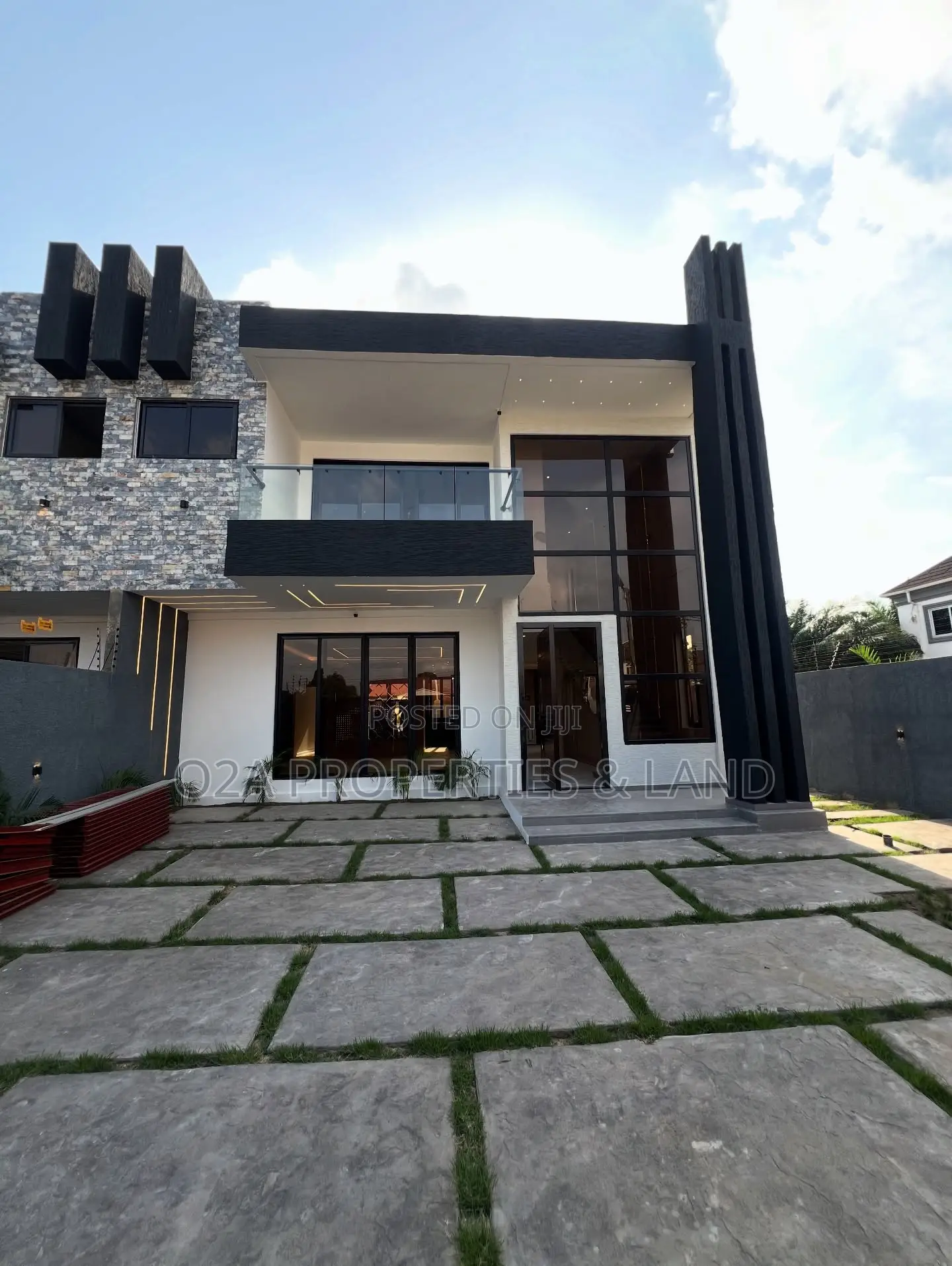 4bdrm House in East Legon – for sale in American House